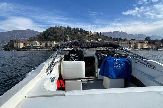 1 Hour Private Boat Tour from Varenna on Lake Como - On-board comfort and included extras (Wi-Fi, Prosecco, snacks)