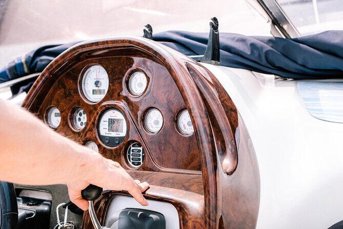 1 Hour Private Cruise on Lake Como Motoscafo Cranchi - Torno: crossing to the eastern shore for legends and il Sereno