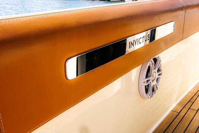 1H Luxury Cruise Como Lake Tender Yacht Invictus 9 Pax - The guide voice: fun, informative, and not overbearing