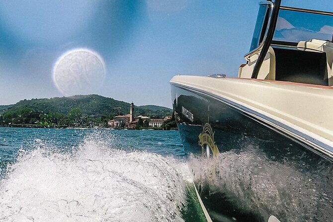 1H Private Cruise Lake Como Tender Yacht Invictus 6 pax - Stop 3 Moltrasio and Laglio: Carate Urio and George Clooney’s Villa Oleandra
