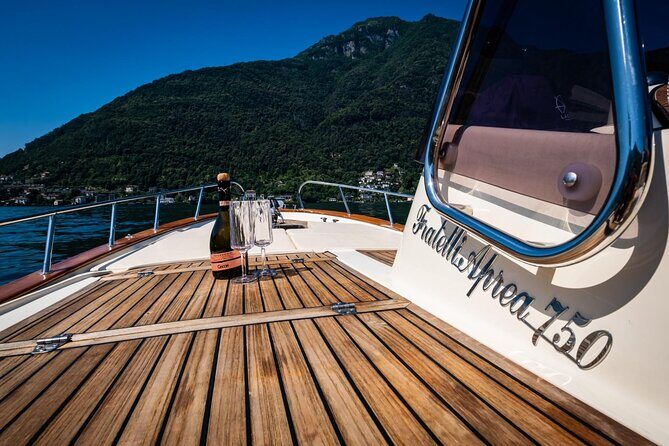 1H Private Cruise on a beautiful wooden speedboat on Lake Como - Laglio, Torno, and Blevio: celebrity homes and hotel-lined shores