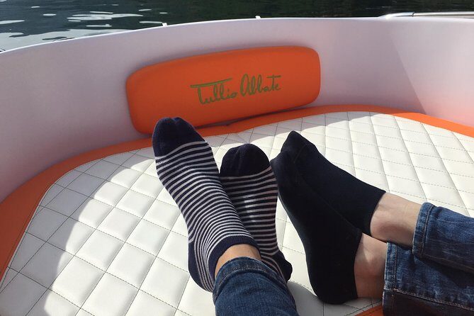 2 hours Boat Rental Lake Como - Getting on board: instructions, gear, and the staff vibe
