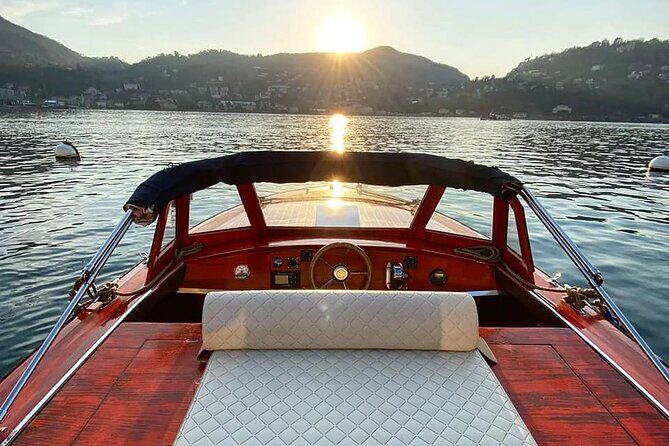 2 Hours Private Wooden Boat Tour on Lake Como 6 pax - Moltrasio and the ride toward Laglio: shifting from grand to intimate