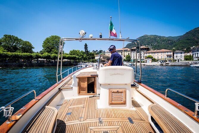 2H Private Cruise on a beautiful wooden speedboat on Lake Como - Villa Olmo and the seaplane hangar view