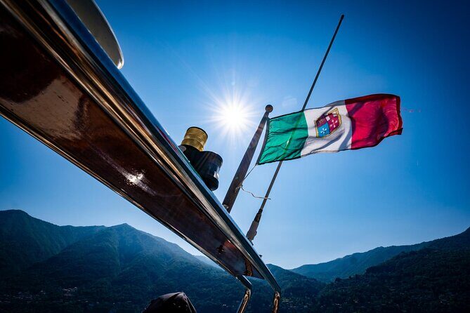 2H Private Cruise on a beautiful wooden speedboat on Lake Como - Cernobbio: Villa d’Este and Villa Erba in one waterline sweep