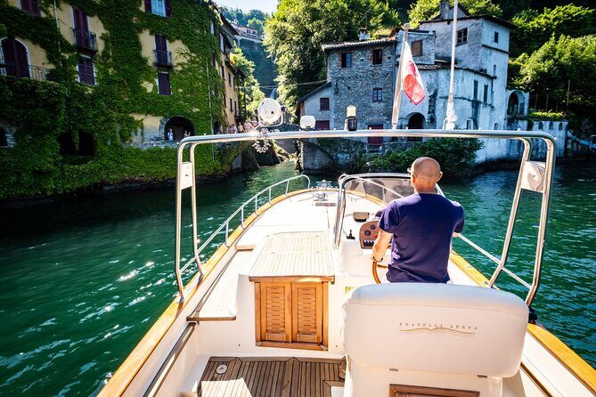 2H Private Cruise on a beautiful wooden speedboat on Lake Como - Laglio (George Clooney): star power meets a quiet lakeside shoreline