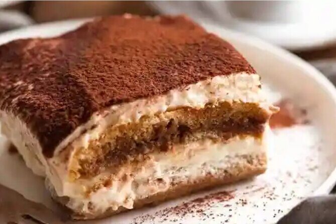 3 Hours Pizza and Tiramisù Workshop in Como - Where It Starts: Piazza Alessandro Volta and the 6:00 pm Clock