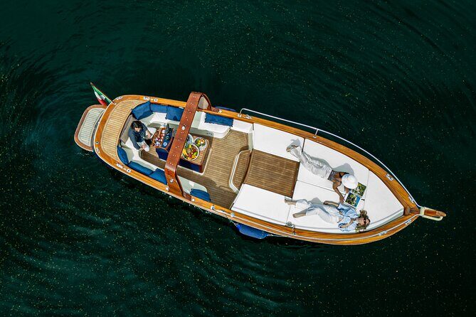3 hours Private Boat Tour on Lake Como Bellagio - Key moments that make this Lake Como private boat tour work