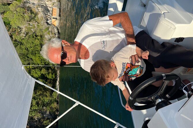 6 hour boat tour with captain on Lake Como - Bellagio and Varenna: the two-branch town pair