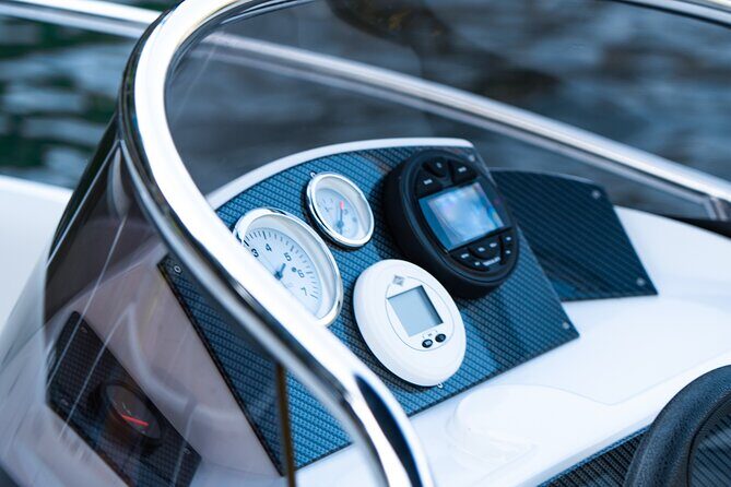 Be the Captain : Drive Your Own Boat on Lake Como - Where to Meet and How to Get There Without Stress