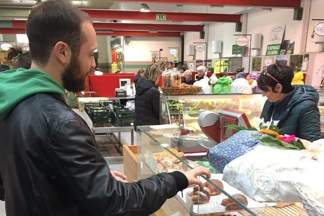 Como Food Tour and the Farmers Market - Small group size: the difference between eating and just consuming