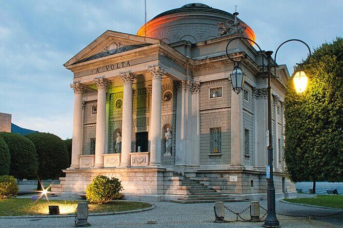 Como Walking Tour with Audio and Written Guide by a Local - Piazza Cavour: where Como feels like Como