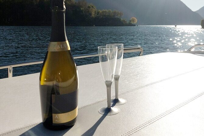 Exclusive Private Guided Boat Tour on Lake Como 1H - 4H - The villa belt: nobles, weddings, and big-screen sets