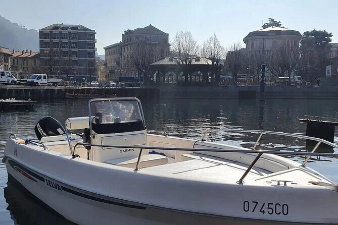 From 1H to 4H License Free Boat Rental 40cv Lake Como - Comfort Notes: Boat Condition, Deck Details, and a Ladder Check