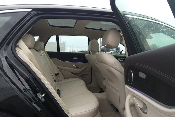 From Como to Milan hotels - Private Transfer - Your vehicle and comfort for a group of up to 8