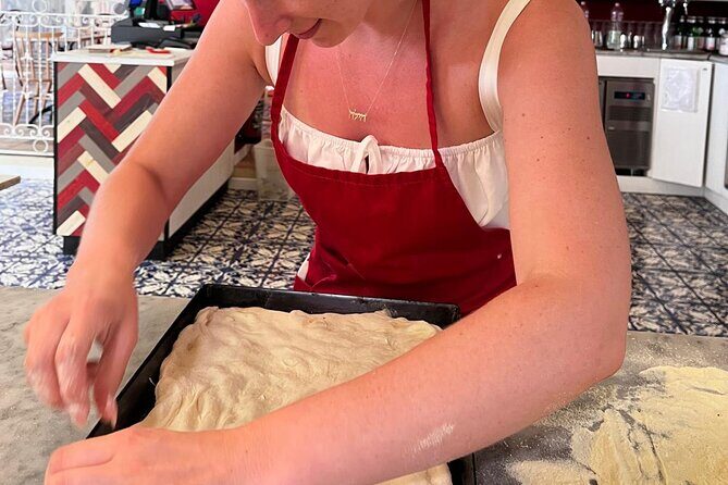 Premium Pizza Making Class at a Pizzeria in Como - Learning staglio and shaping your panetti