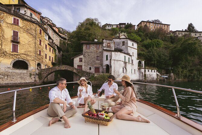 Private Boat Tour on Italian Gozzo on Lake Como - Meeting points and the smart start: Varenna vs Menaggio vs Tremezz o