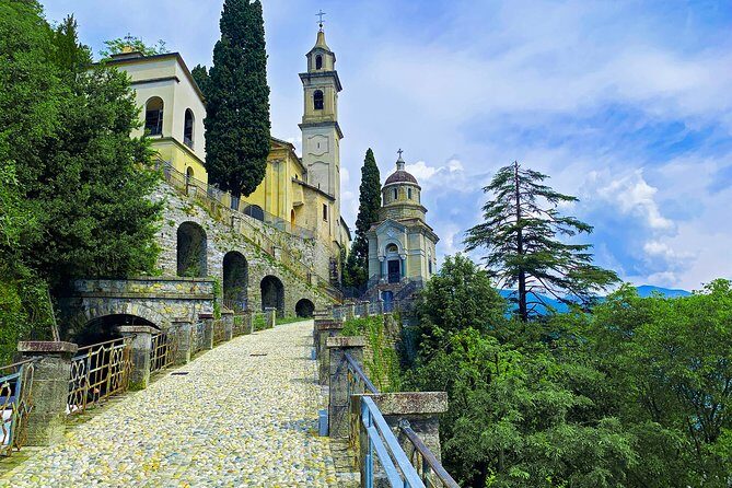 Road Bike tour in Lake Como & Bellagio - Bellagio resort stop: why this mid-ride change matters