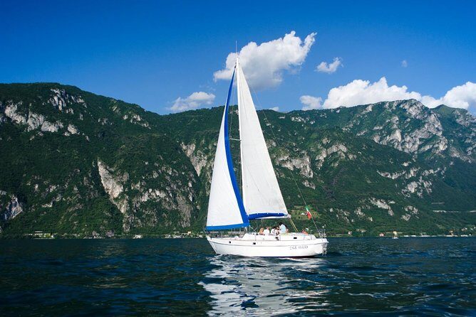 Sailing Experience on Lake Como with Private Skipper - The villa route: Villa Melzi and Villa del Balbianello from the water