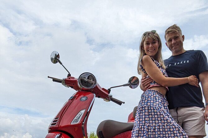 Vespa tour adventure on the lake - Villa Carlotta: entrance included, guided botanical gardens