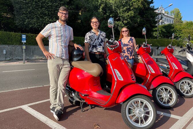 Vespa tour adventure on the lake - Como stop: fountain views and watching seaplanes at work